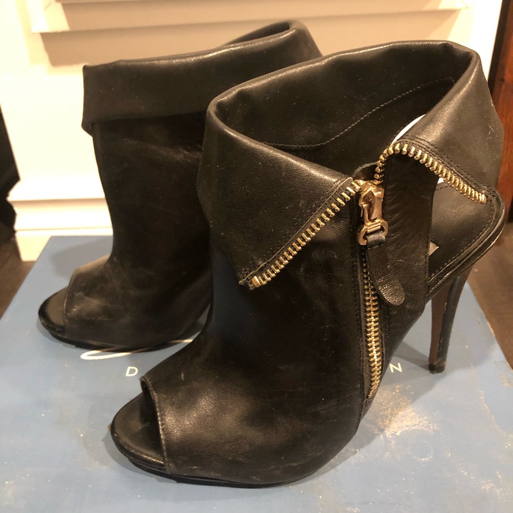 David Dixon black leather zipper booties size 6